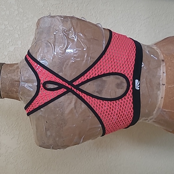 BUNDLE OF 2 MARIKA BLACK AND RED MESH OVERLAY SPORTS BRAS SIZE S - Picture 3 of 8